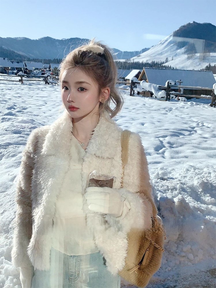 Street Fashion Look - เสื้อแจ็คเก็ตขนแกะสำหรับผู้หญิง สไตล์ไบค์เกอร์ แฟชั่นนักขี่มอเตอร์ไซค์ ลุคโรดวอร์ริเออร์ สไตล์ไฮเวย์ครุยเซอร์ แนวสตรีท