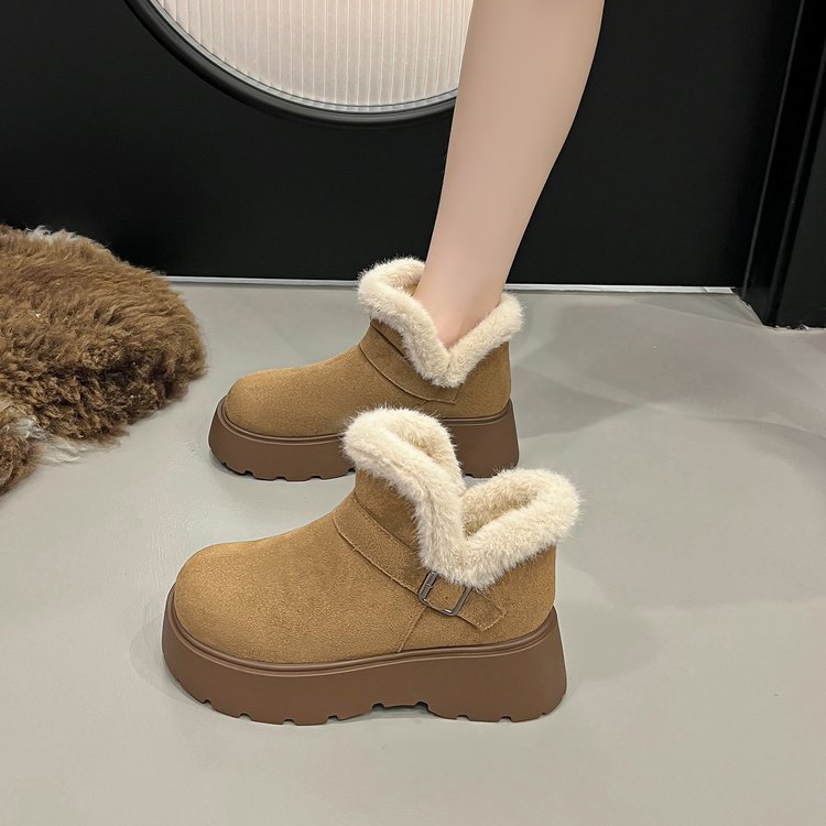 Street Fashion Online - รองเท้าบูทหิมะผู้หญิงแบบหนา สไตล์ใหม่ ประดับหัวเข็มขัด บุขนกำมะหยี่ รองเท้าผ้าฝ้ายลำลอง หัวมน
