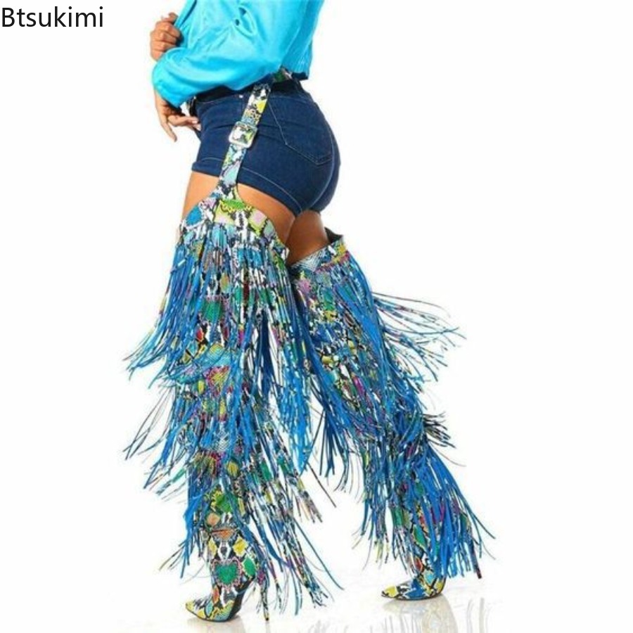 Street Fashion Model - รองเท้าบูทแฟชั่นผู้หญิงปี 2026 แบบเหนือเข่า ประดับพู่ สำหรับฤดูใบไม้ร่วงและฤดูหนาว ส้นเข็ม