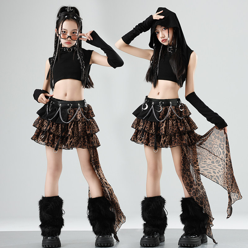 Street Fashion Model - แฟชั่นแจ๊สสำหรับสาวๆ กลุ่มสาวนักร้องแจ๊ส กระโปรงลายเสือดาว แฟชั่นสไปซ์เกิร์ลส์ นางแบบ ชุดเต้นสตรีทแดนซ์