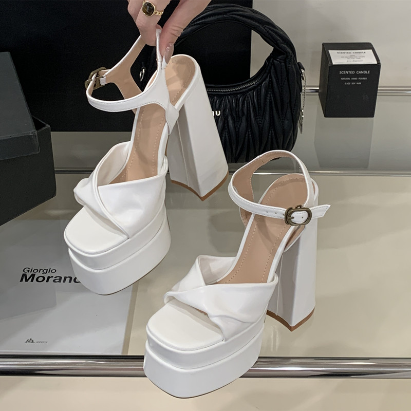 สไตล์ดาวแฟชั่นคู่แพลตฟอร์มWedg - Chunky Sneaker Platform บทวิจารณ์และราคา